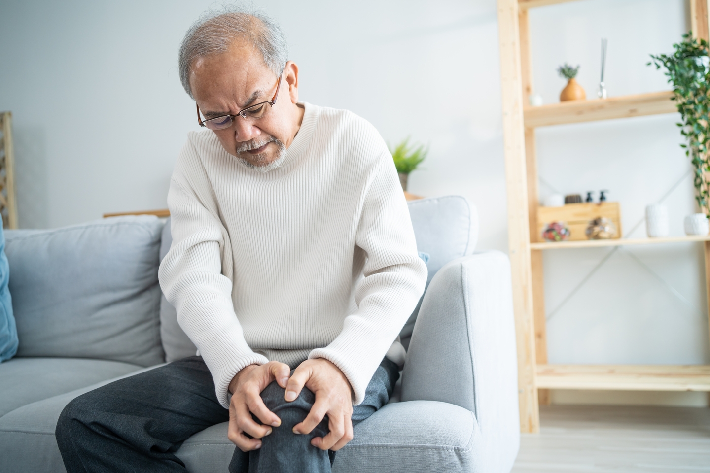 Asian,senior,elderly,man,feel,painful,and,suffering,from,injured