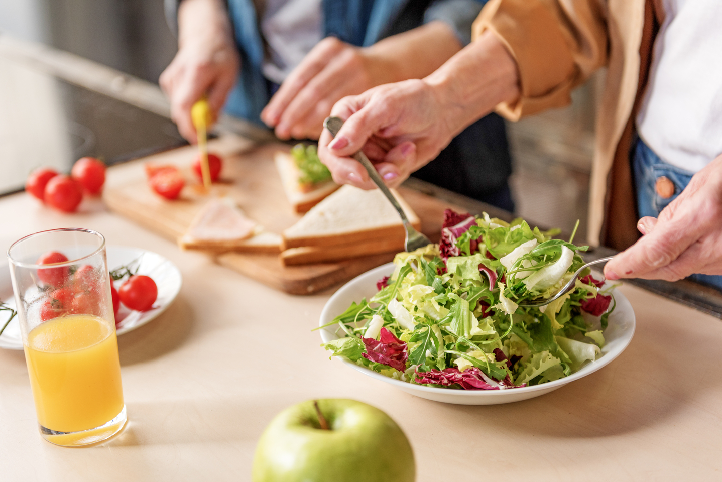 Two,old,women,preparing,healthy,food
